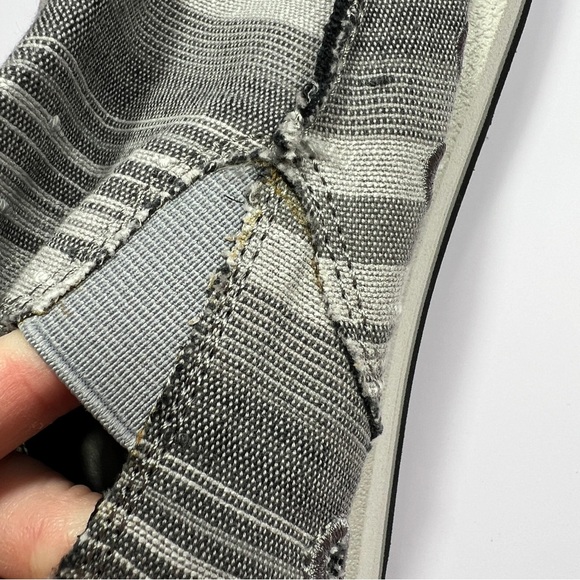 NEW Sanuk Donny Slip On Sandals Men’s 12 Grey Striped - Picture 10 of 13